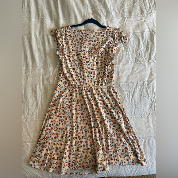 Fortune & Ivy (Stitch Fix) Floral Print Button Detail Dress - Size M - Picture 2 of 3